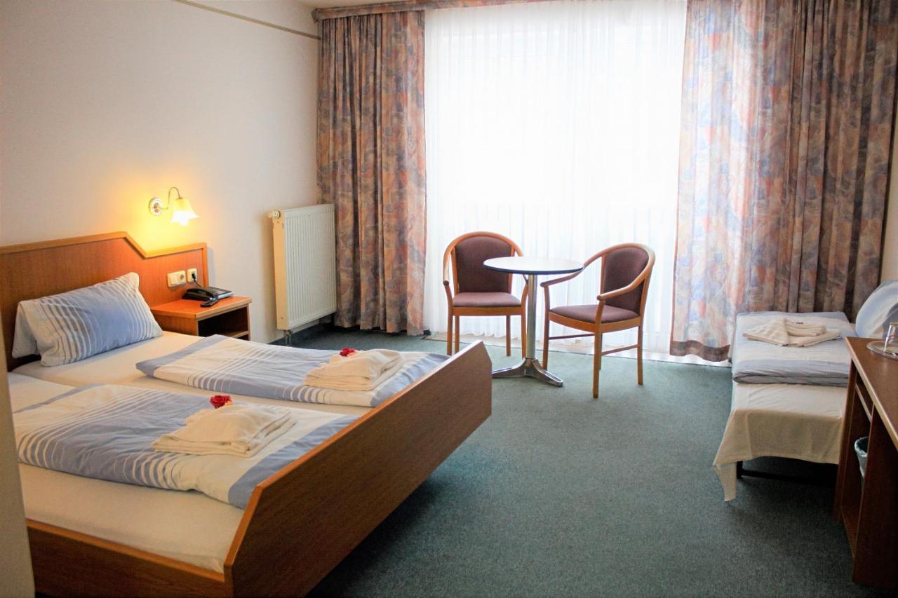Waldhotel Feldbachtal Нойхаус-ам-Реннвег Экстерьер фото